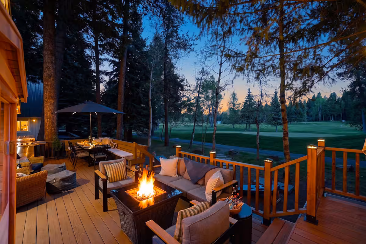 A McCall Cabin Sitting Right on the Golf Course’s 5th Green